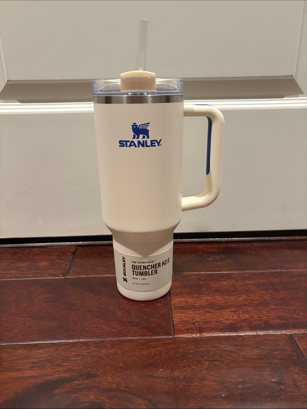 Stanley Cream & Blue Quencher H2.0 Tumbler with Handle